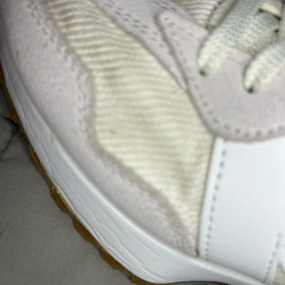 New Balance classics 327. White Cream and tan. Women’s 8. - Picture 12 of 16